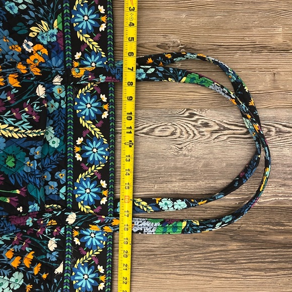 Vera Bradley Bags - Picture 15 of 16